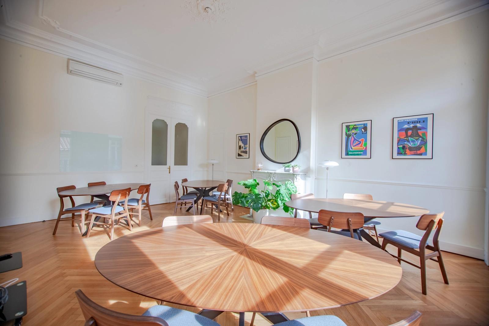 Meeting room in Haussmannian charm in the heart of downtown - 2