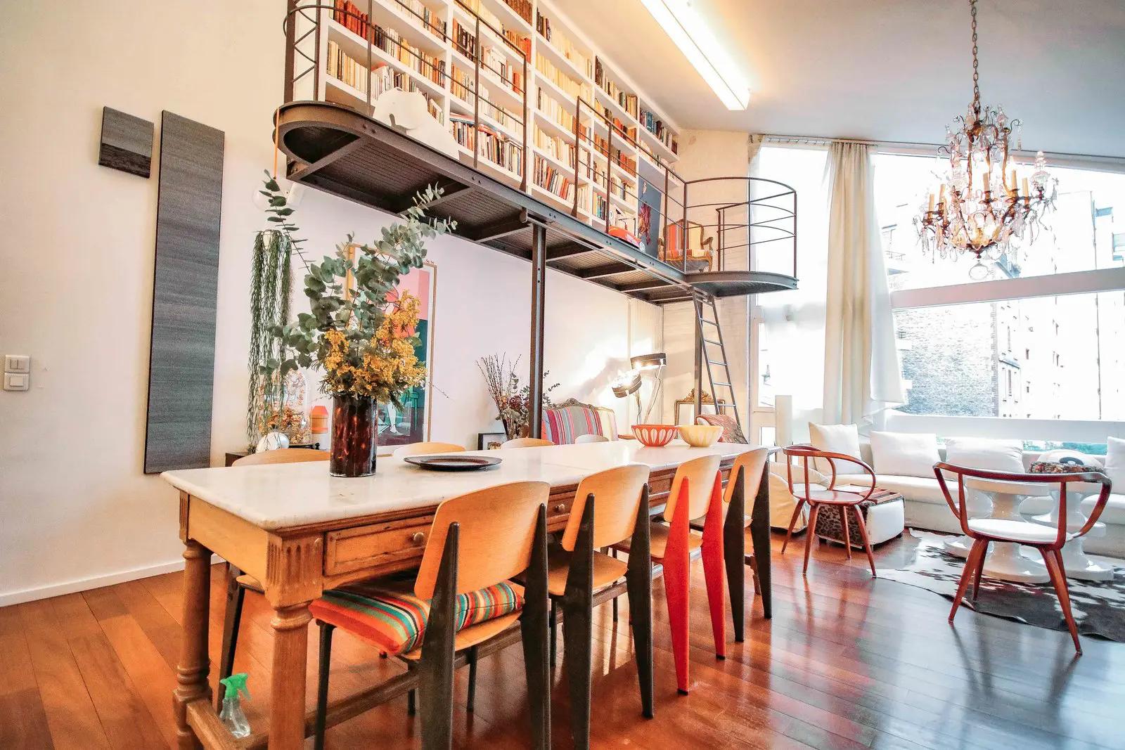 Comedor dentro Loft de diseño en una casa de estilo Le Corbusier - 0