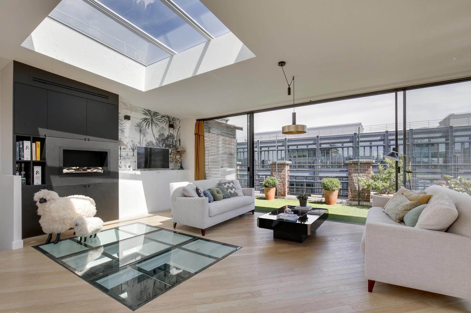 Living room in Top floor with 60m² terrace - 2
