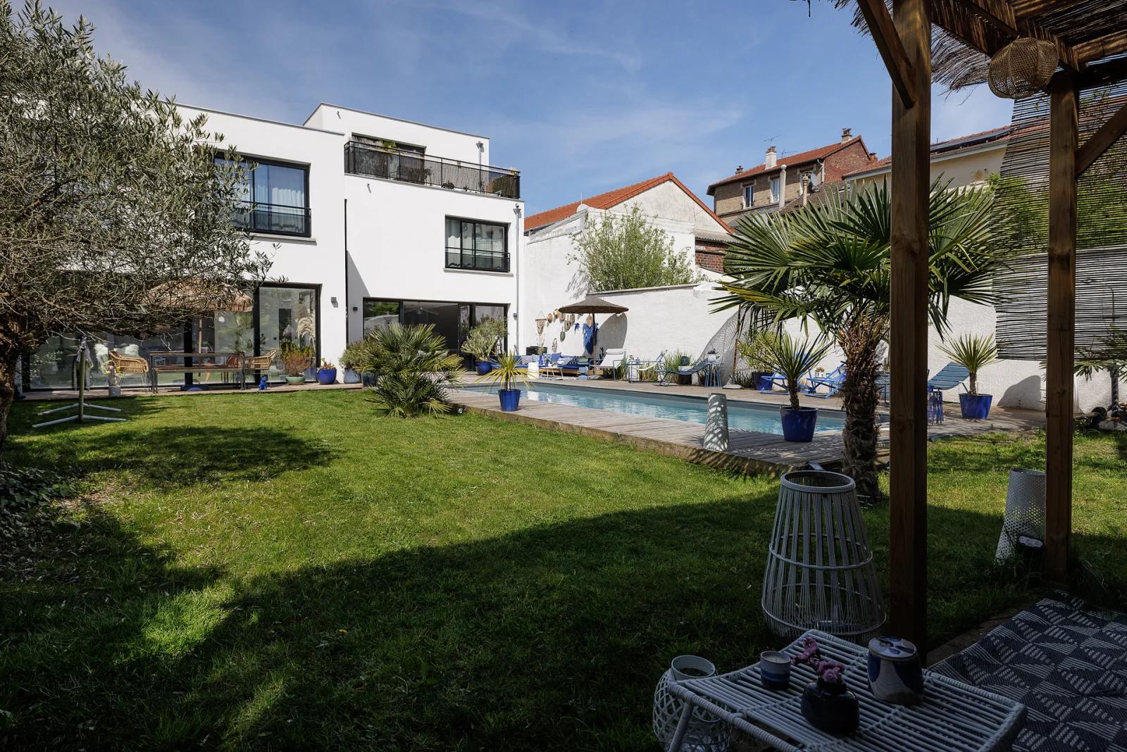 Espacio Casa de arquitecto con jardín y piscina - 4