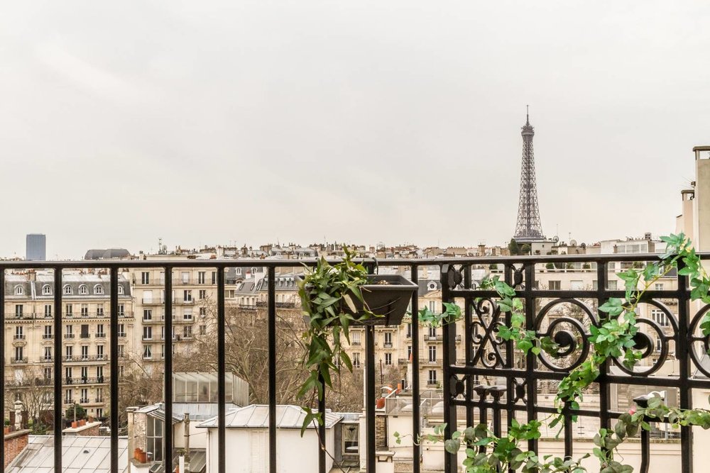 Une terrasse panoramique au pied de la Tour Eiffel - Chez Aurélien