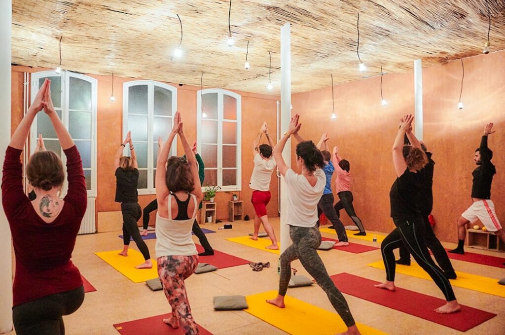 Atelier de yoga dans lieu atypique
